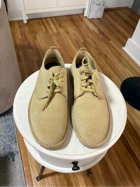 Clarks Men's Suede Lace-Up Shoes size 9 1/2 preowned good condition see descri.